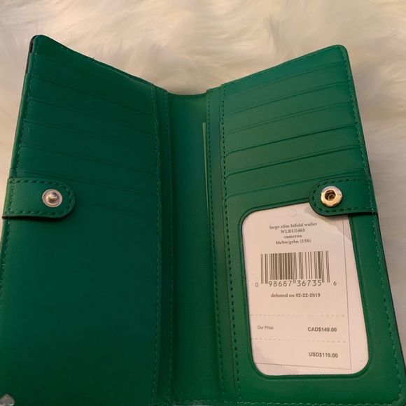 Sold!! Kate Spade Large Slim billfold - Picture 3 of 4